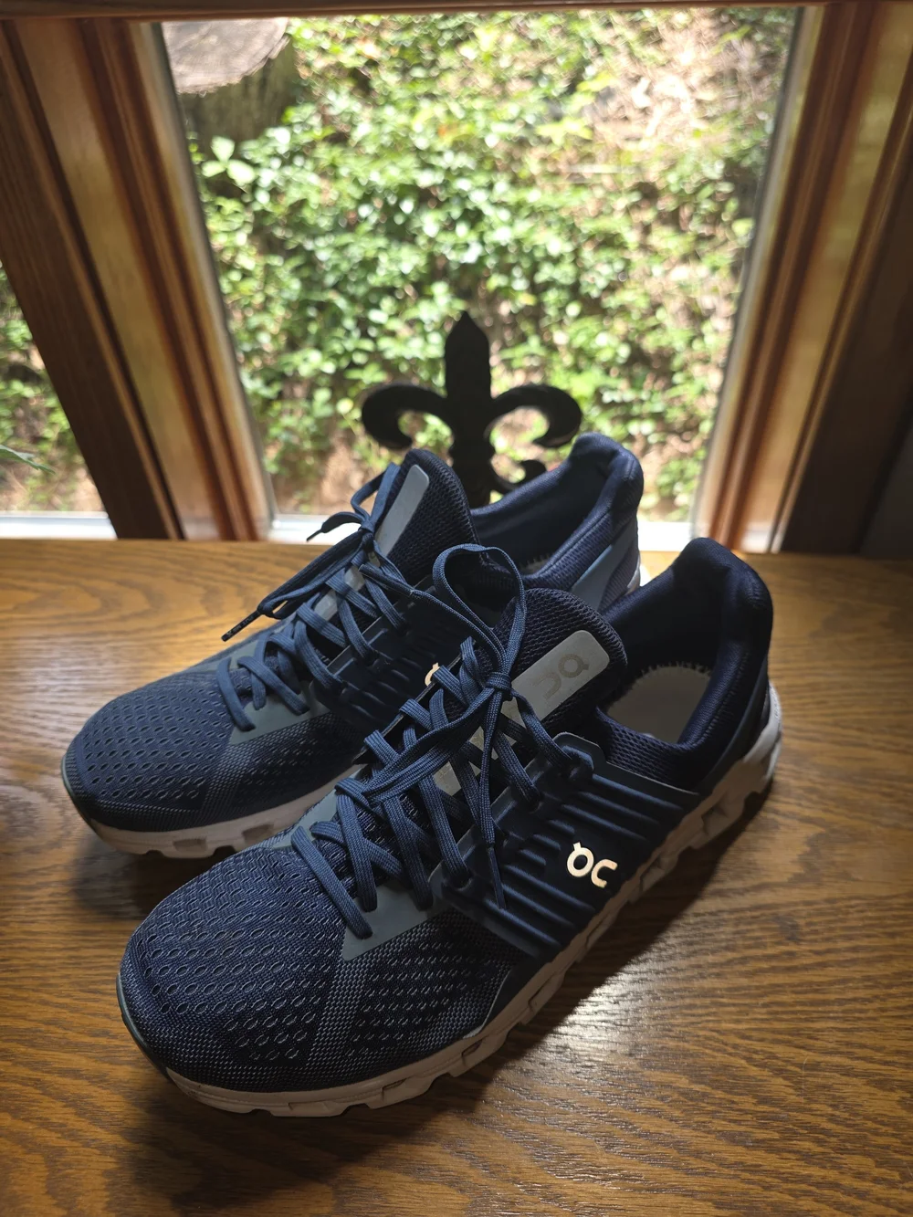 On Running Men's Navy and White Cloud  Swift 4 Sneakers Sz 11